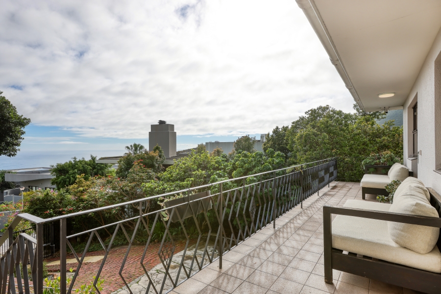 5 Bedroom Property for Sale in Fresnaye Western Cape